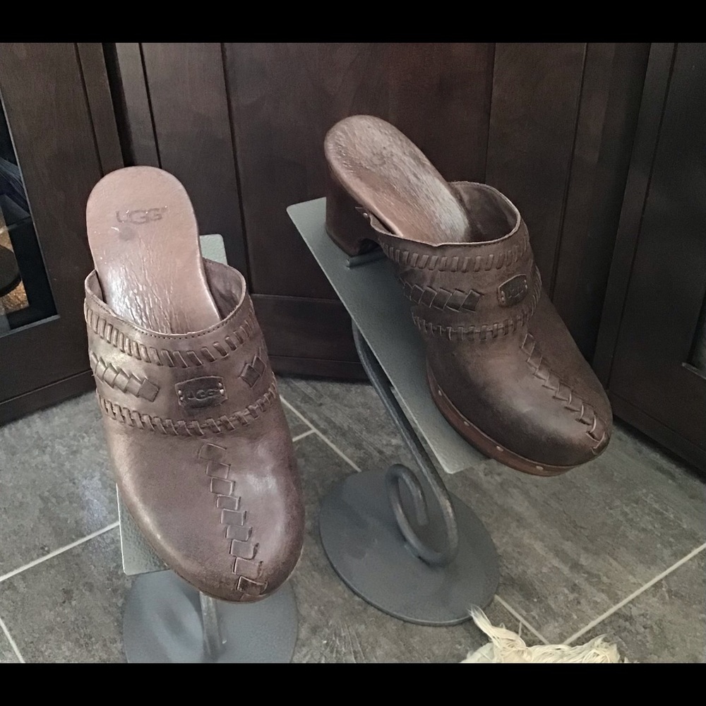 UGG Brown Leather Vivika Studded Clogs w/ wood Heel Sheepskin Lined Forefoot